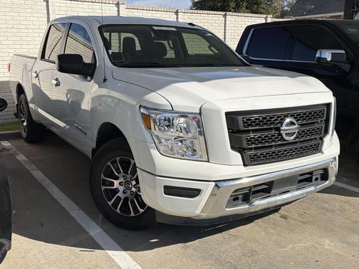 2021 Nissan Titan SV