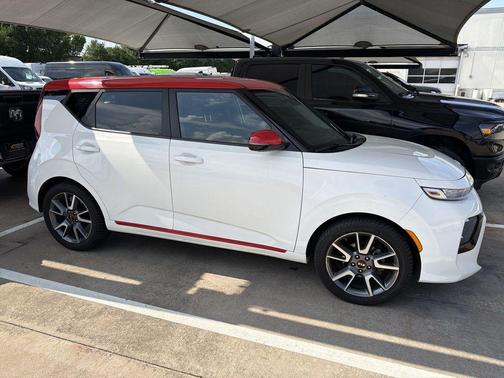Clear White/Red Roof 2020 Kia Soul GT-Line