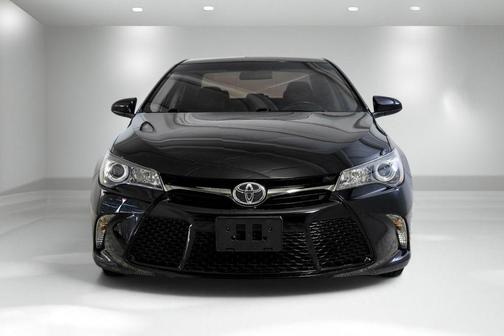 Midnight Black Metallic 2017 Toyota Camry SE