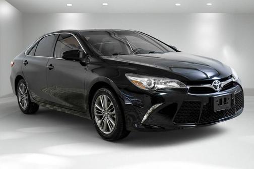 Midnight Black Metallic 2017 Toyota Camry SE