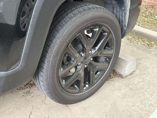 Black Clearcoat 2023 Jeep Renegade Altitude