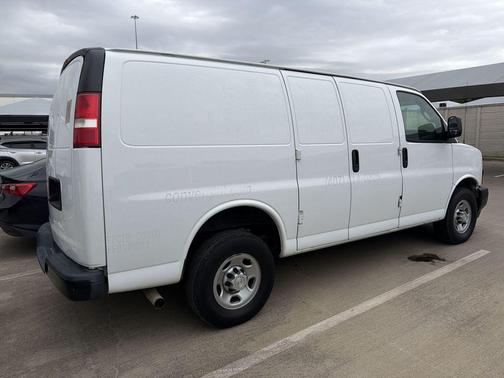 Summit White 2019 Chevrolet Express 2500 Work Van