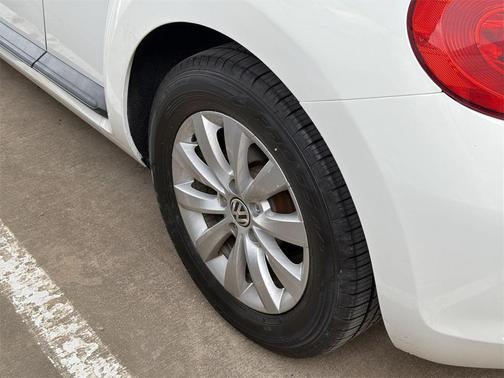 2014 Volkswagen Beetle Auto 1.8T Entry