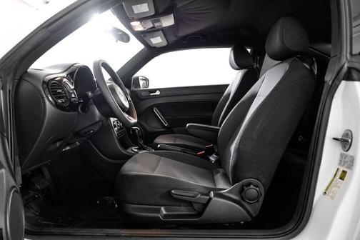 2014 Volkswagen Beetle Auto 1.8T Entry