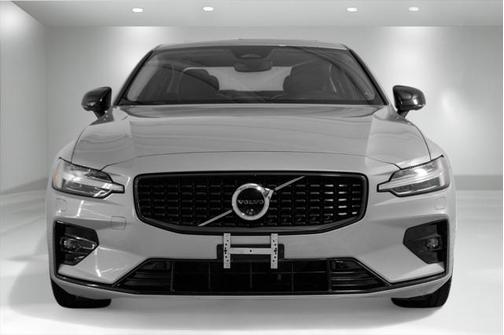 2024 Volvo S60 B5 Plus Dark Theme