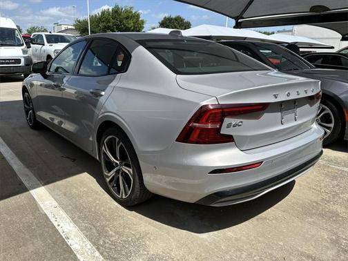 2024 Volvo S60 B5 Plus Dark Theme