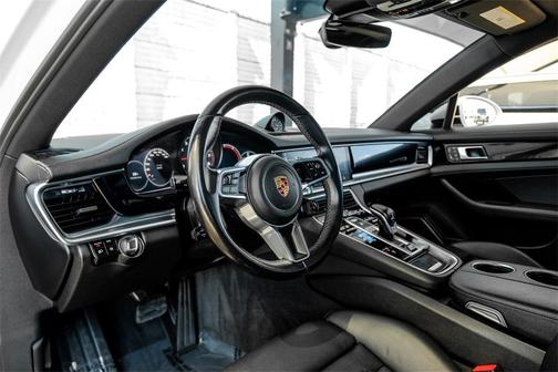 2017 Porsche Panamera 4