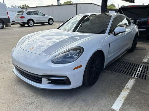 2017 Porsche Panamera 4