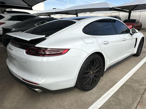 2017 Porsche Panamera 4