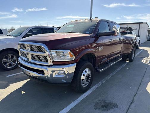 2017 RAM 3500 Laramie Crew Cab 4x4 8' Box