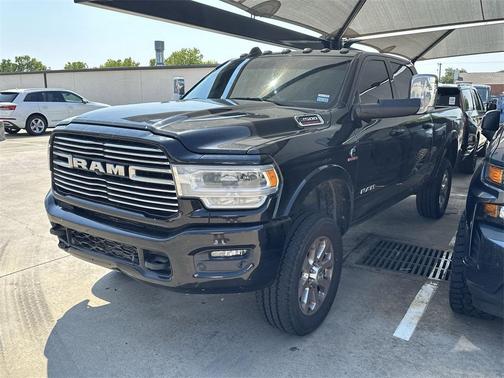 2020 RAM 2500 Laramie Crew Cab 4X4 6'4' Box