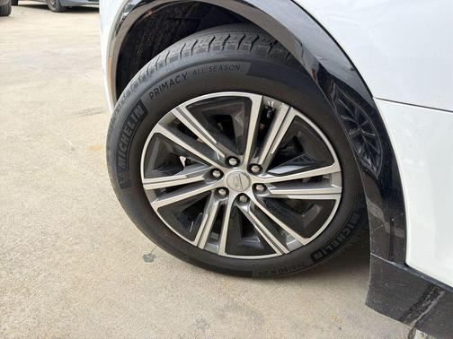 Crystal White Tricoat 2024 Cadillac LYRIQ Luxury