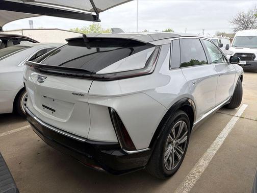 Crystal White Tricoat 2024 Cadillac LYRIQ Luxury