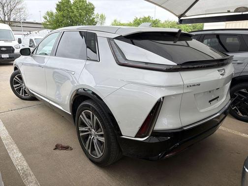 Crystal White Tricoat 2024 Cadillac LYRIQ Luxury