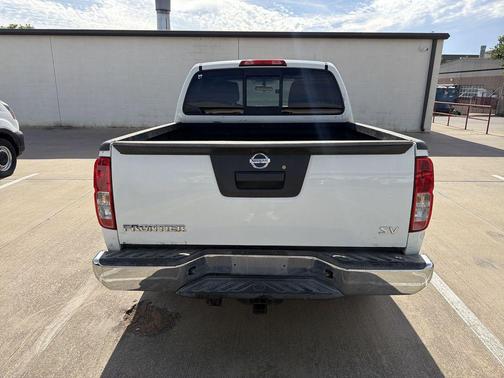 Glacier White 2018 Nissan Frontier SV