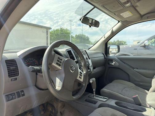 Glacier White 2018 Nissan Frontier SV