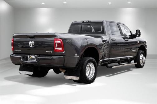 2024 RAM 3500 Laramie Crew Cab 4x4 8' Box