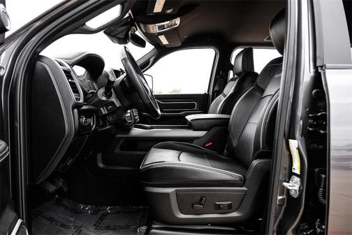 2024 RAM 3500 Laramie Crew Cab 4x4 8' Box