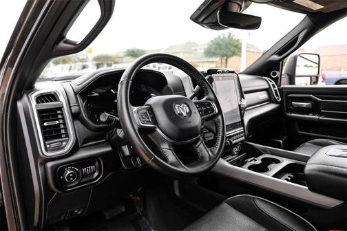 2024 RAM 3500 Laramie Crew Cab 4x4 8' Box