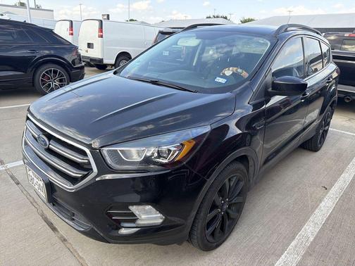 AGATE BLACK 2019 Ford Escape SE