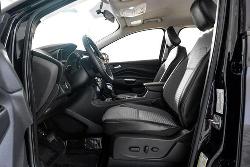 AGATE BLACK 2019 Ford Escape SE