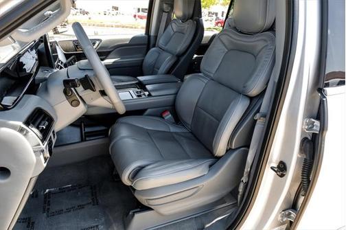 2019 Lincoln Navigator Select