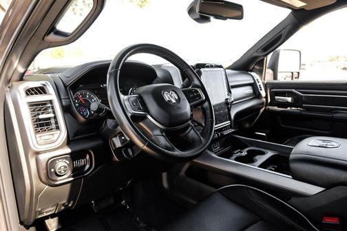 2024 RAM 3500 Laramie Crew Cab 4x4 8' Box