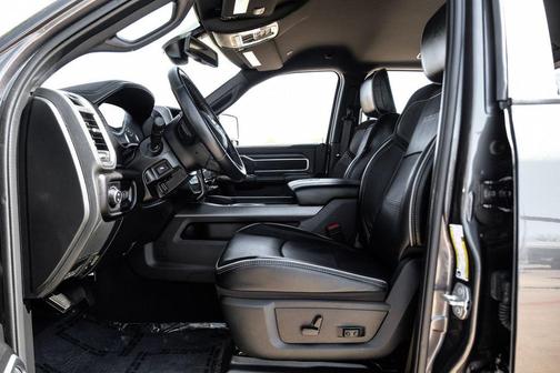 2024 RAM 3500 Laramie Crew Cab 4x4 8' Box