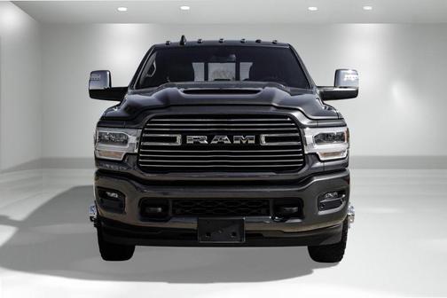 2024 RAM 3500 Laramie Crew Cab 4x4 8' Box