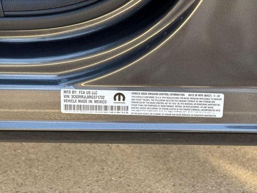 2024 RAM 3500 Laramie Crew Cab 4x4 8' Box