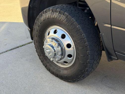 2024 RAM 3500 Laramie Crew Cab 4x4 8' Box