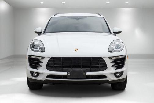 White 2018 Porsche Macan Macan