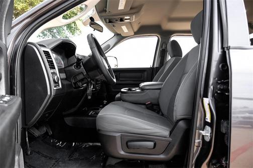 2018 RAM 2500 Tradesman Crew Cab 4x4 6'4' Box