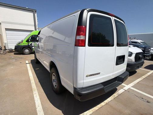 Summit White 2021 Chevrolet Express 3500 RWD 3500 Regular Wheelbase WT