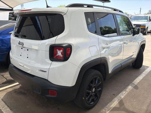 Alpine White Clearcoat 2022 Jeep Renegade Latitude