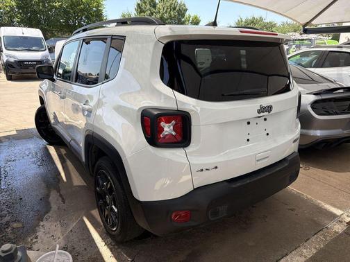Alpine White Clearcoat 2022 Jeep Renegade Latitude