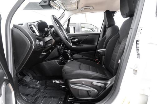 Alpine White Clearcoat 2022 Jeep Renegade Latitude