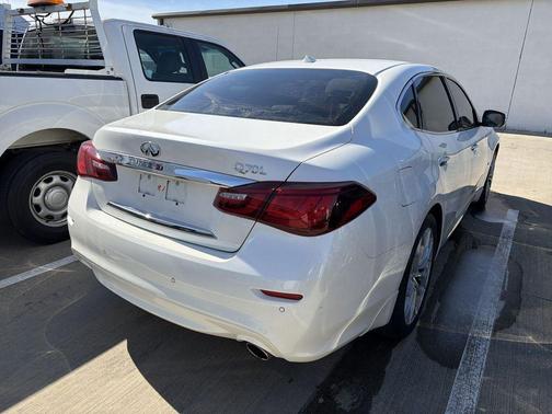 2017 INFINITI Q70L 3.7