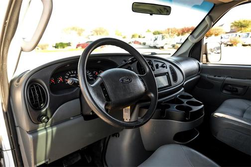 2008 Ford E350 Super Duty XL Wagon