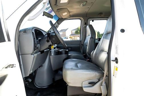 2008 Ford E350 Super Duty XL Wagon