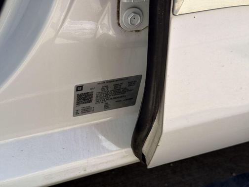 Crystal White Tricoat 2018 Cadillac Escalade ESV Premium Luxury