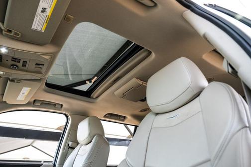 Crystal White Tricoat 2018 Cadillac Escalade ESV Premium Luxury