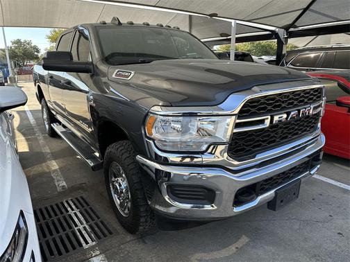 2022 RAM 2500 Tradesman Crew Cab 4x4 6'4' Box