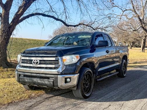 2014 Toyota Tundra SR5's photo