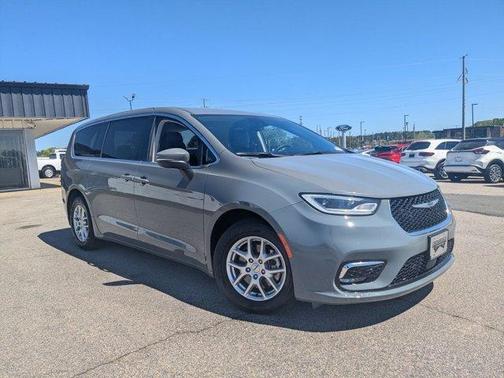 2023 Chrysler Pacifica Touring-L