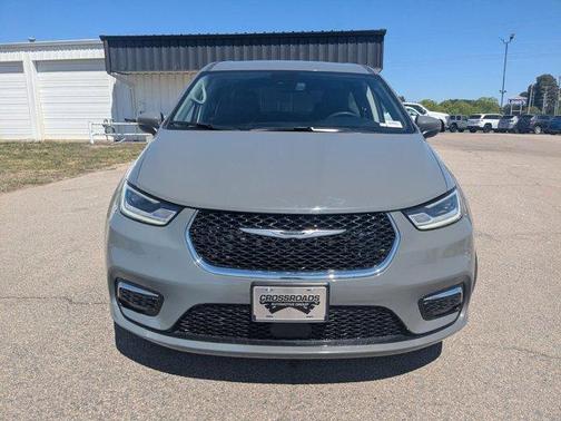 2023 Chrysler Pacifica Touring-L