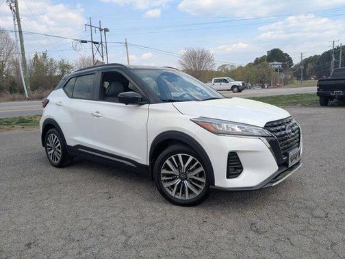 2023 Nissan Kicks SR