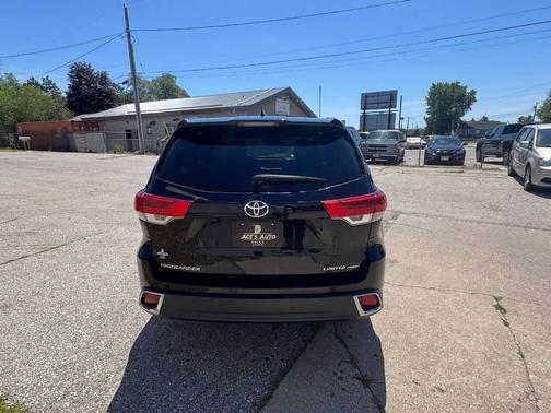 Midnight Black Metallic 2017 Toyota Highlander Limited