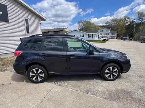 Crystal Black Silica 2018 Subaru Forester 2.5i Premium