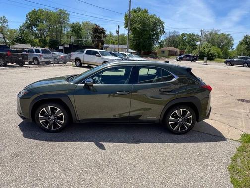 Nori Green Pearl 2019 Lexus UX 250h Base